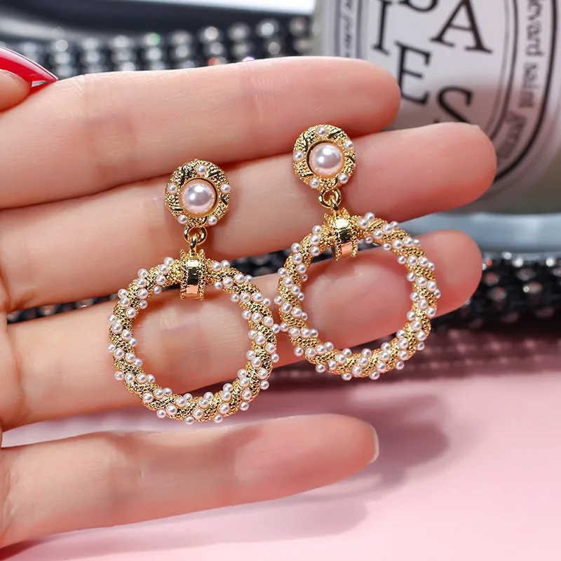 

Luxury Baroque Pearl Round Drop Earrings for Women Classic Europe Court Round Dangle Earrings Wedding Earings Fashion Jewelry