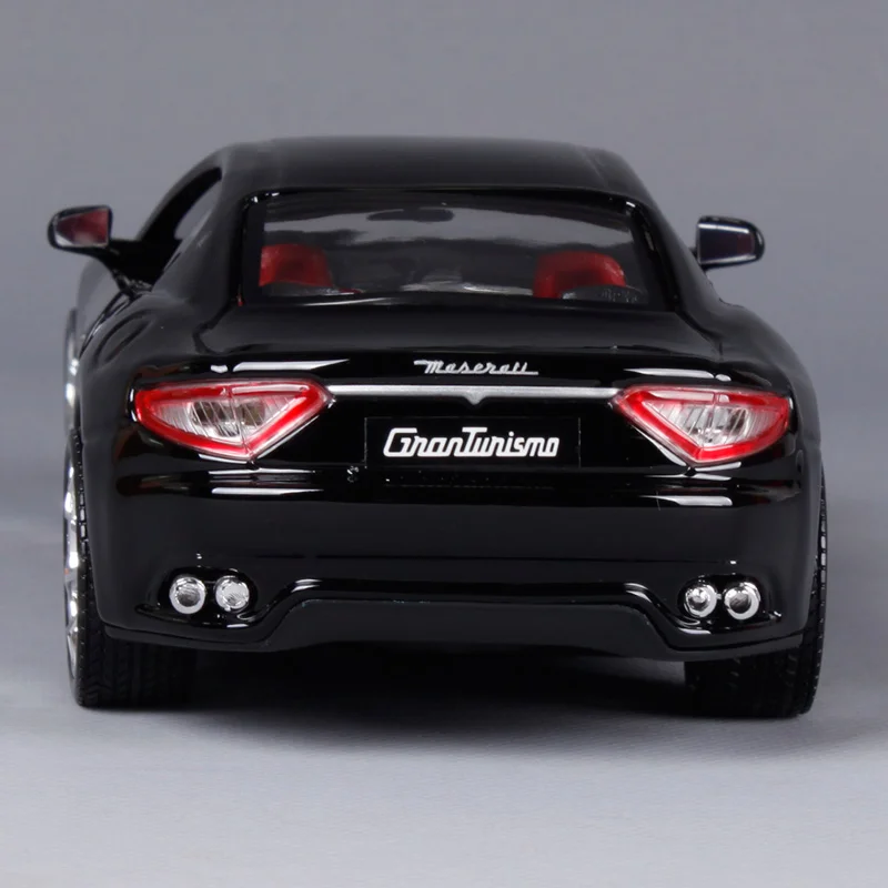 Автомобиль Bburago 1:24 maserati gt черный серебристый литой под давлением роскошный