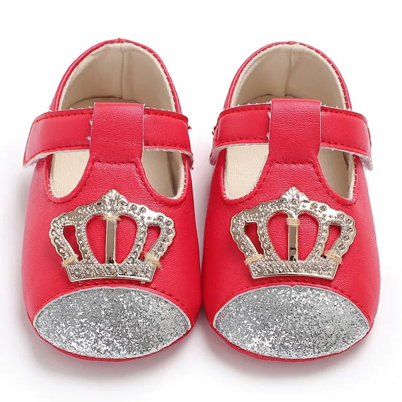 Модные блестящие сандалии с короной для маленьких девочек; летние тонкие туфли; детская обувь для вечеринки с украшением в виде кристаллов