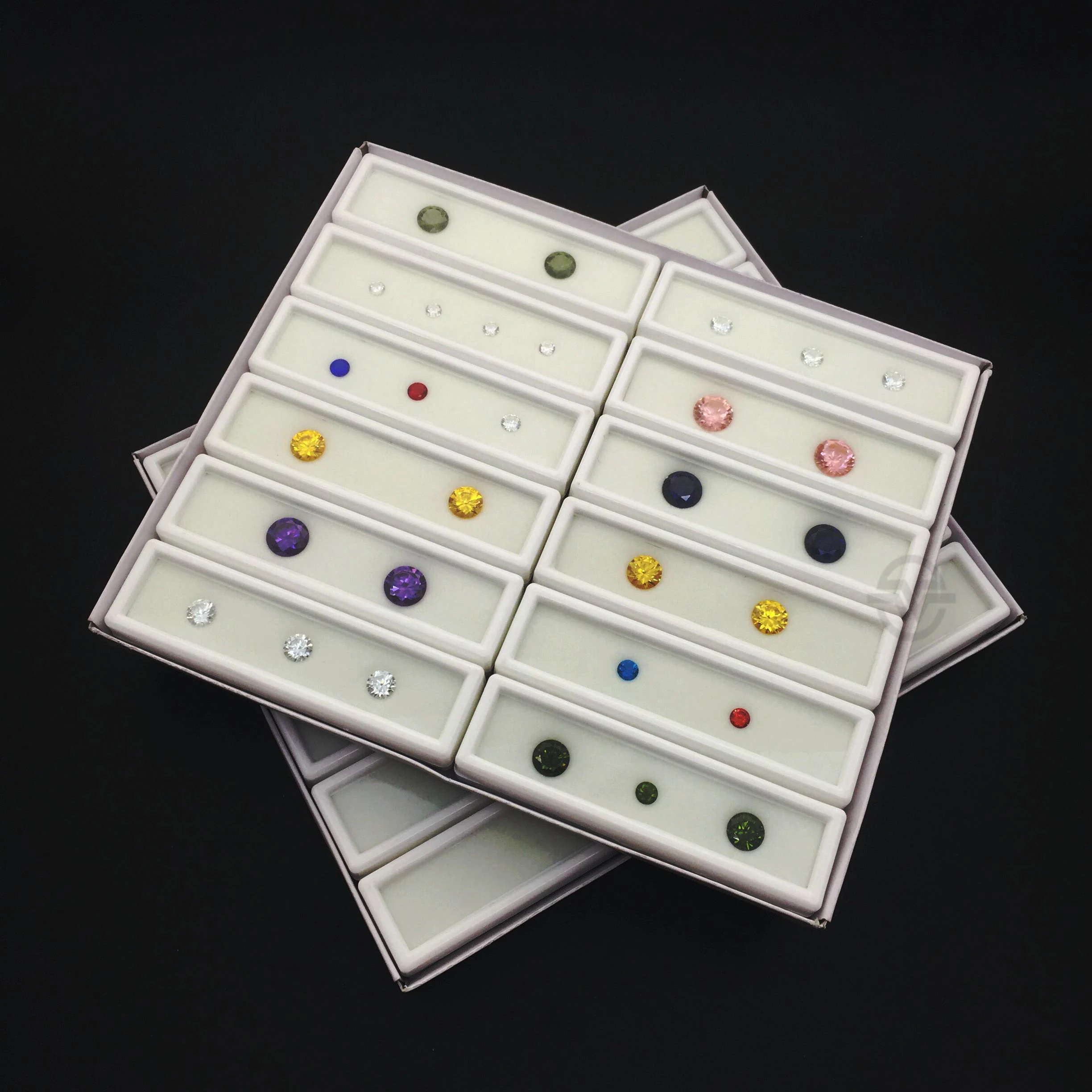 

High Quality Elongated Gem Box 3*10cm Diamond Packaging Case Pendant Holder Jewelry Gemstone Organizer