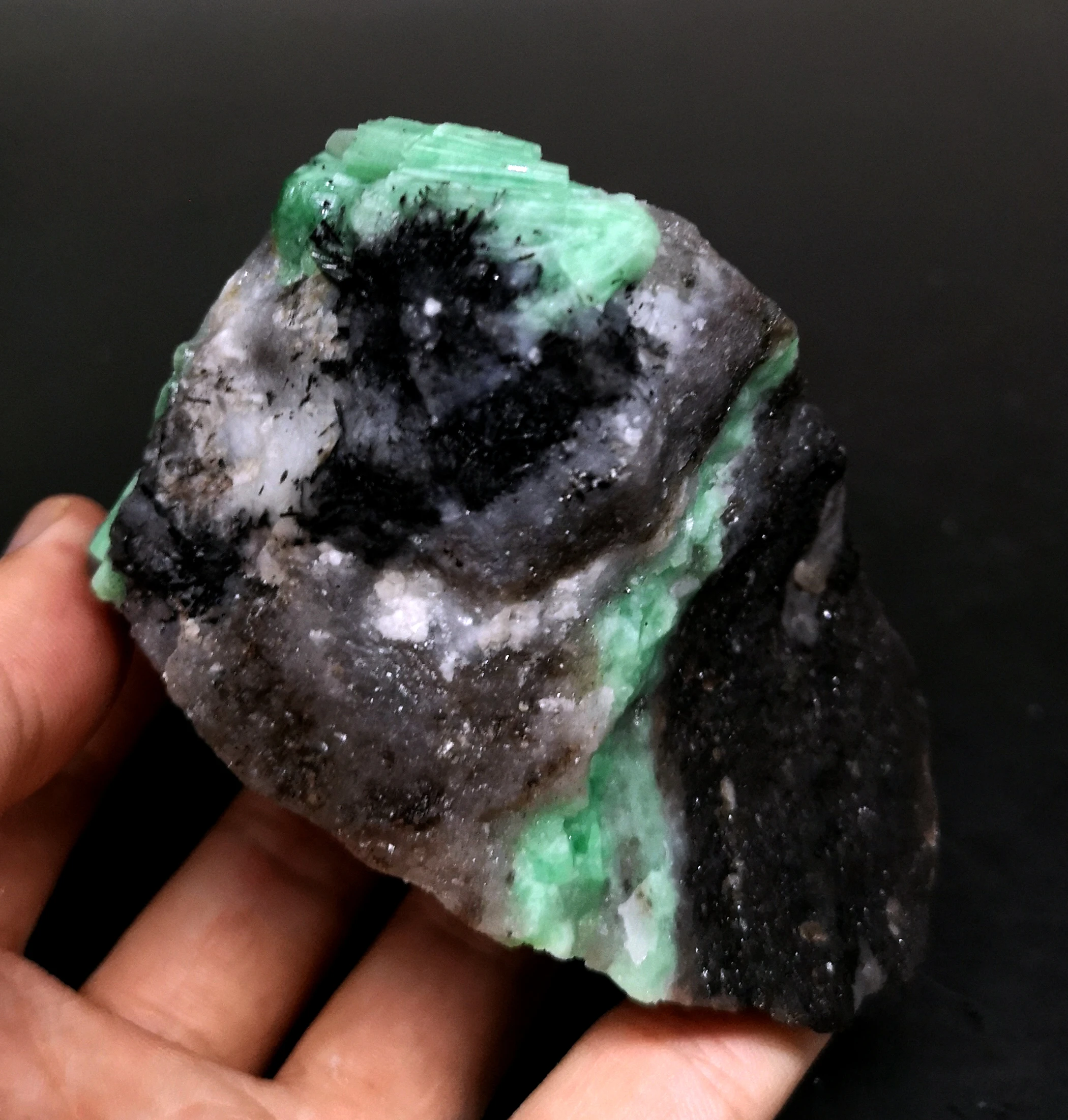 

Very big! 352g Natural gem-grade green emerald mineral crystal specimens stones and crystals quartz crystals from china