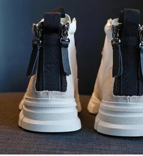 

2018 new Korean version of wild hip-hop women's shoes .