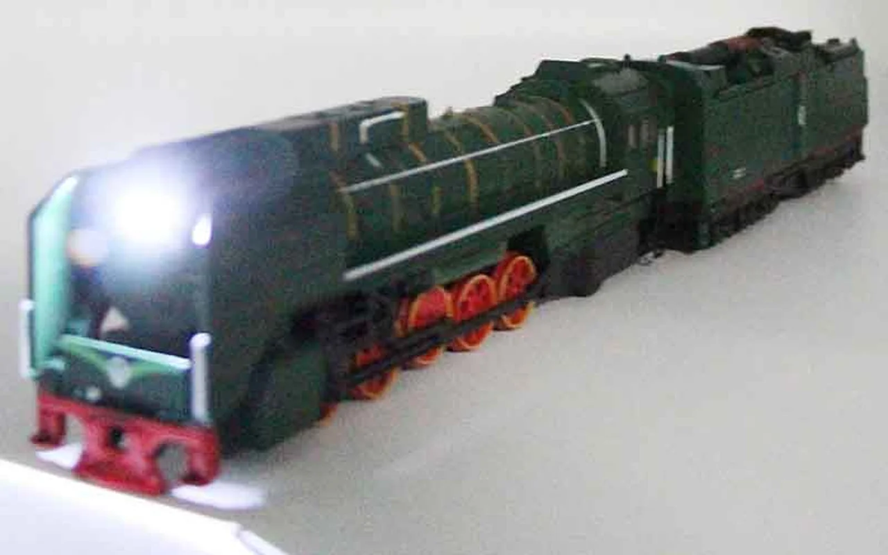 Dongfeng Ретро паровой поезд дизельный локомотив сплав модель детский звук и светильник Сплав Вытяните назад паровой набор игрушек-поезд