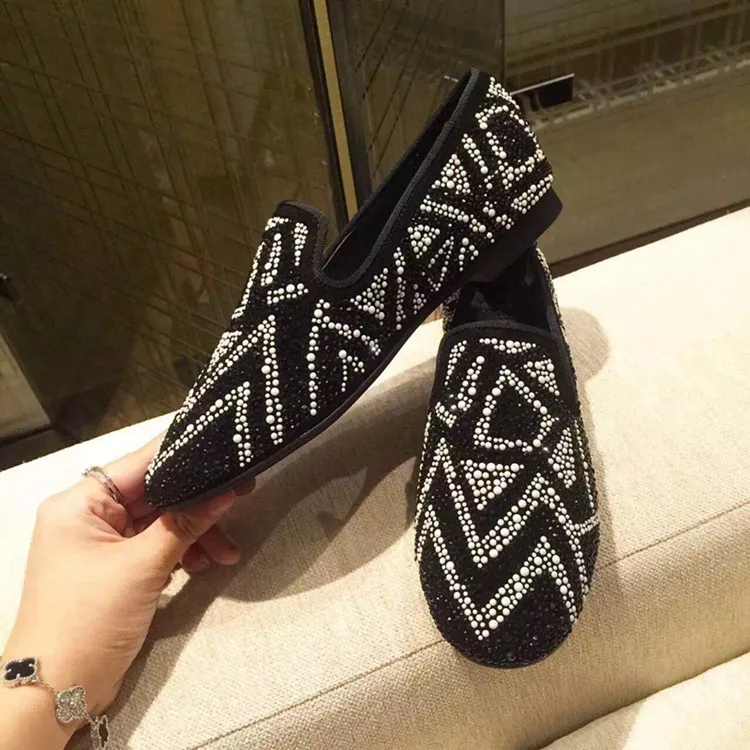 

2018 Hot Spring Summer Shoes Woman Design Suede Crystal Loafers Shallow Round Toe Lazy Flats Woman Smoking Slippers Shoes Tide