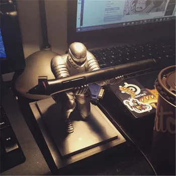 

Creative Resin Art Craft Executive Knight Pen Holder Desktop Delicacy Decoration School Supplies Stationery Penholder S630