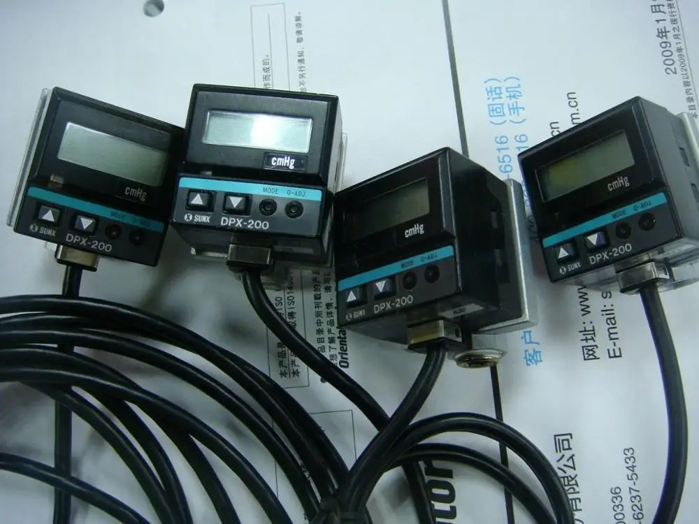 

[SA] Positive! The Japanese SUNX pressure switch negative pressure gauges DPX-200 good color spot --2PCS/LOT