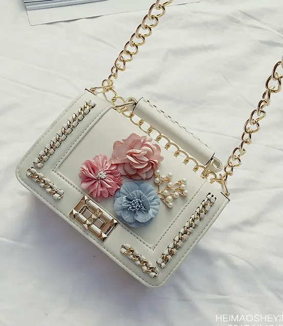 

Female shoulder bags 2017version of the knitting chain handbag summer new hit color flowers pearl small square Messenger bag