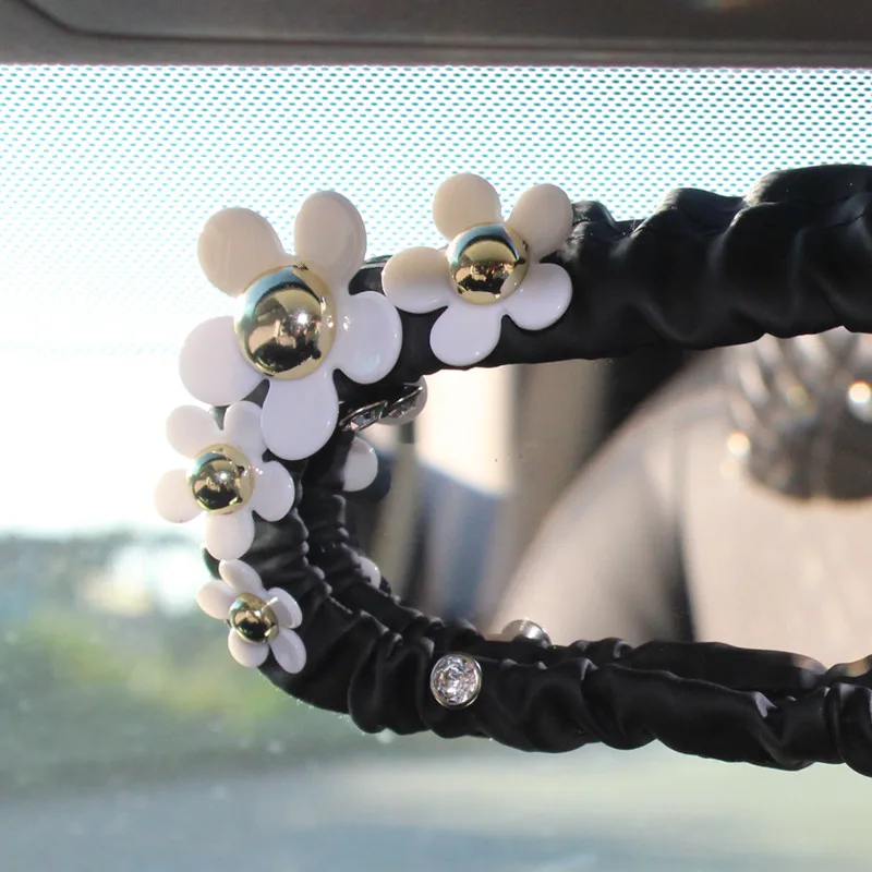 Crystal Daisy Car Interior Accessories Rear View Mirror Cover Leather Auto Rearview Mirror Cover Decoration For Women and Girls