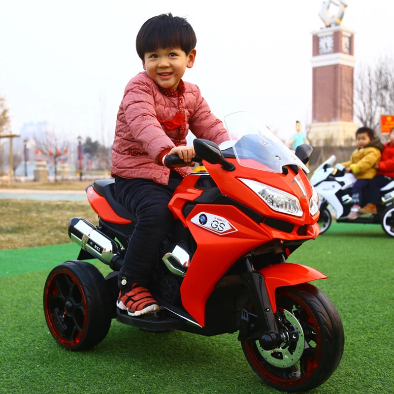 Детский Электрический мотоцикл трехколесный негабаритный может сидеть двойной привод перезаряжаемый с музыкальной батареей автомобиль