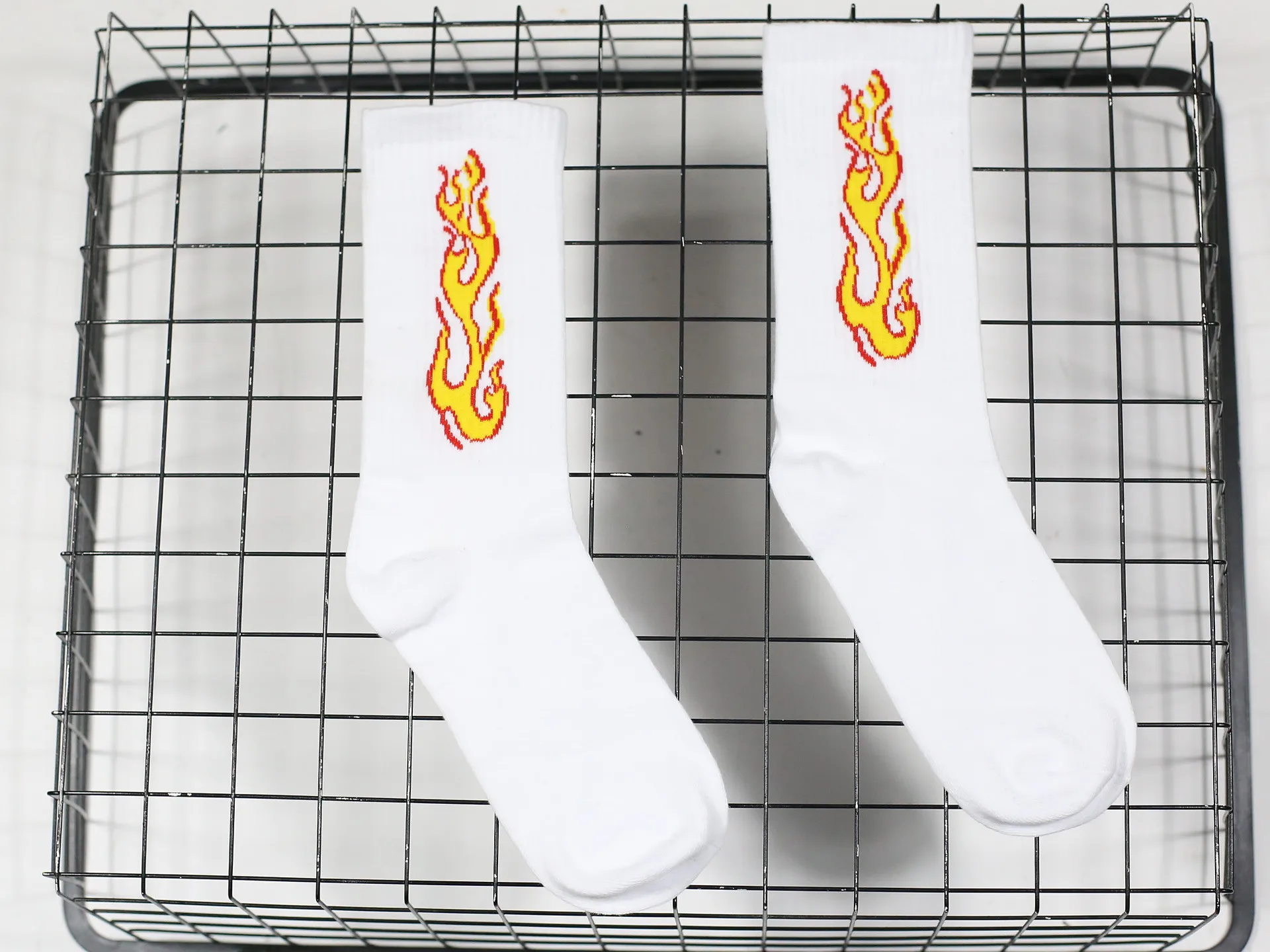 

1 pairs Fashion Flame Pattern Hip Hop Funny Man Socks Jacquard Harajuku Fire Socks Street Skateboard Cotton Sock Men Streetwear