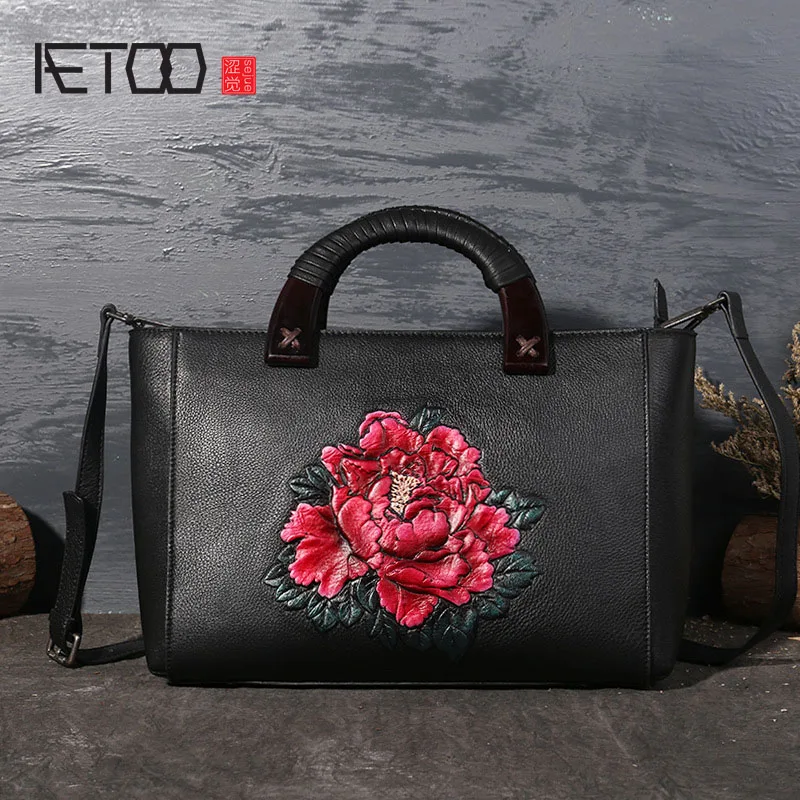 

AETOO Small fresh peony flowers large first layer of leather embossed leather shoulder Messenger bag