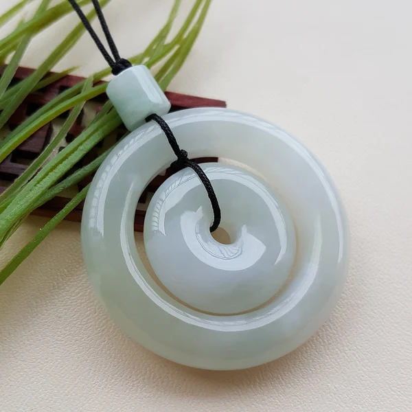 

Moist and delicate A cargo yu security buckle pendant to send the certificate