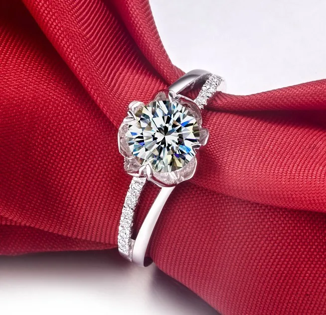 В форме Прекрасного Цветка 0.5CT взаимодействие синтетических алмазов кольцо для невесты обещают ювелирные изделия для ее чистого серебра никогда не выцветает