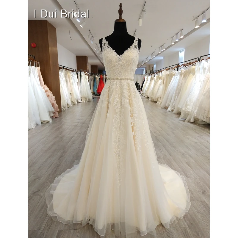 

V Neck Lace Wedding Dress with Keyhole Back Unique High Quality New Design Bridal Gown
