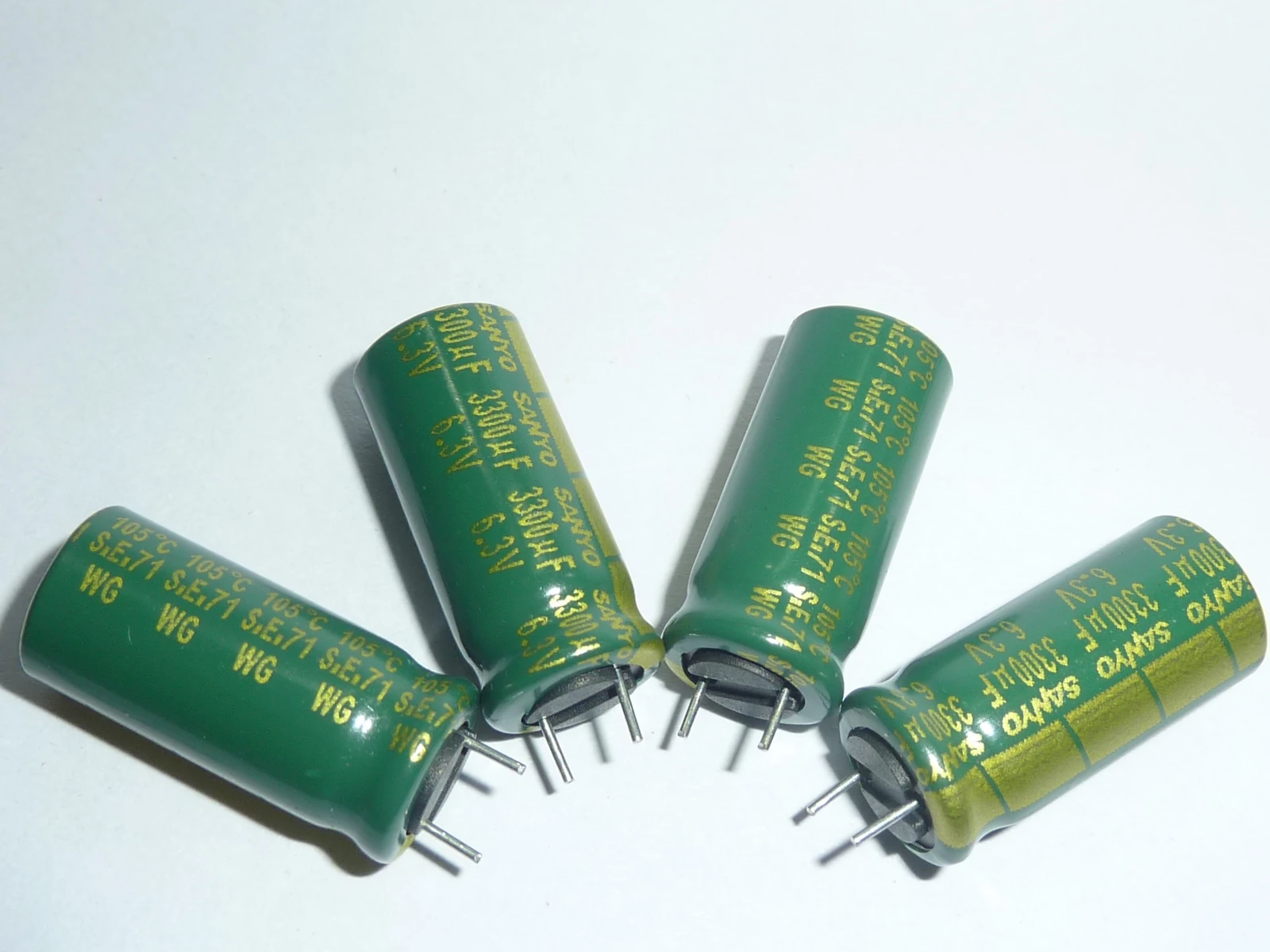 20 штук 3300 мкФ 6 3 V SANYO WG серии 10x25 мм воспользовались сверхнизкой ESR 6.3V3300uF