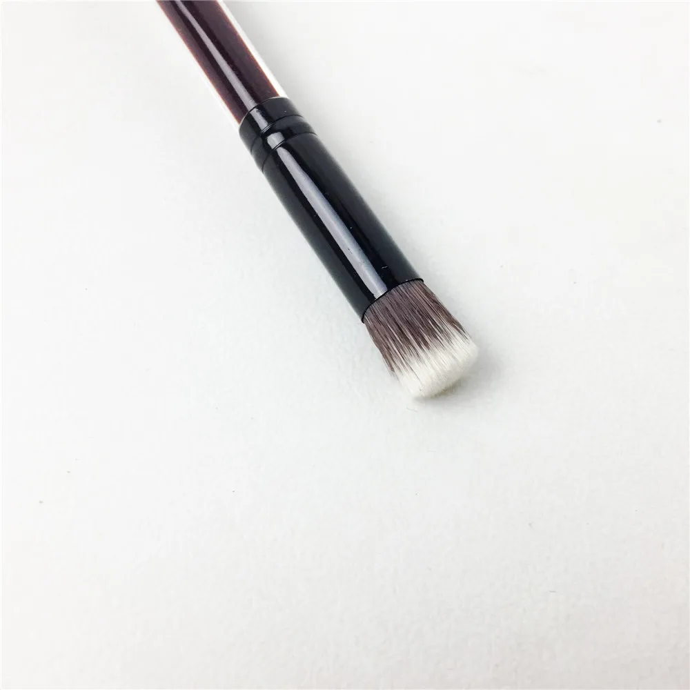 Kevyn Aucoin The Sculpting Brush _ 3