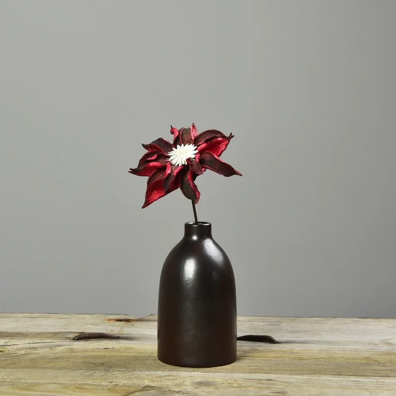 Kopen Dehua Klassieke zwarte keramische vaas Chinese ambachten Decor gecontracteerd porselein bloemenvaas creative gift home decor