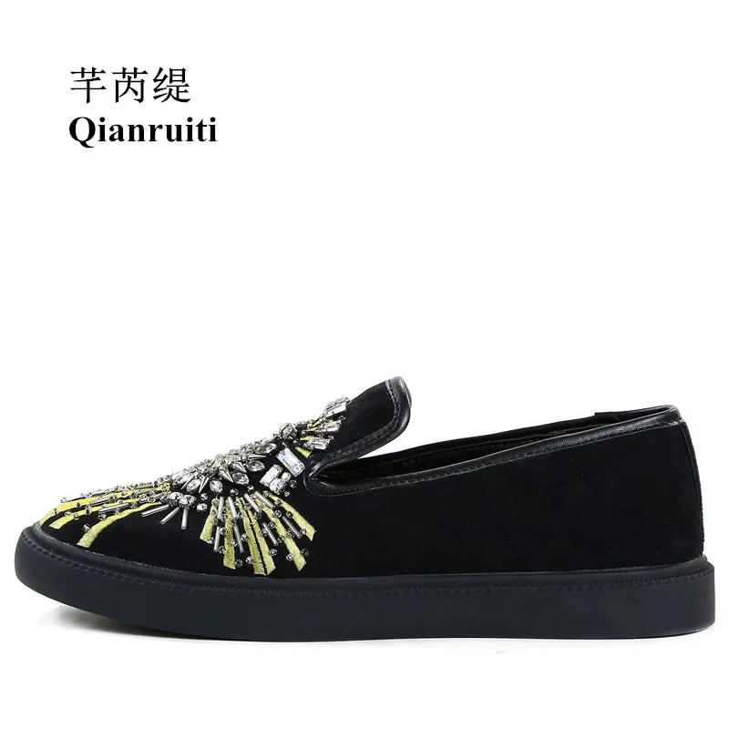 Qianruiti/Новое поступление года; модные дизайнерские мужские туфли с вышивкой и стразами; мужские туфли без застежки со стразами на плоской подошве с низким верхом и стразами