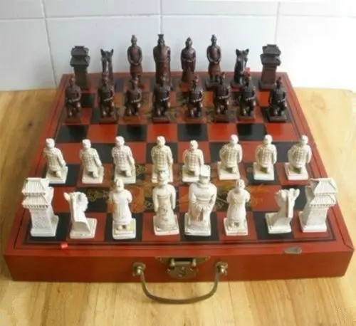 

Chinese 32 pieces chess set/box/Xian Terracota Warrior