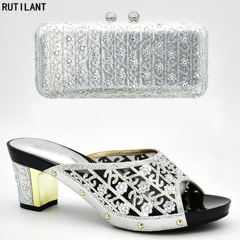 Nieuwste Ontwerp Afrikaanse Vrouwen Bruiloft Schoenen en Tas Set Versierd met Strass Vrouw Italiaanse Schoenen en Tassen Set Party Pompen Nieuwste Ontwerp Afrikaanse Vrouwen Bruiloft Schoenen en Tas Set Versierd met Strass Vrouw Italiaanse Schoenen en Tassen Set Party Pompen