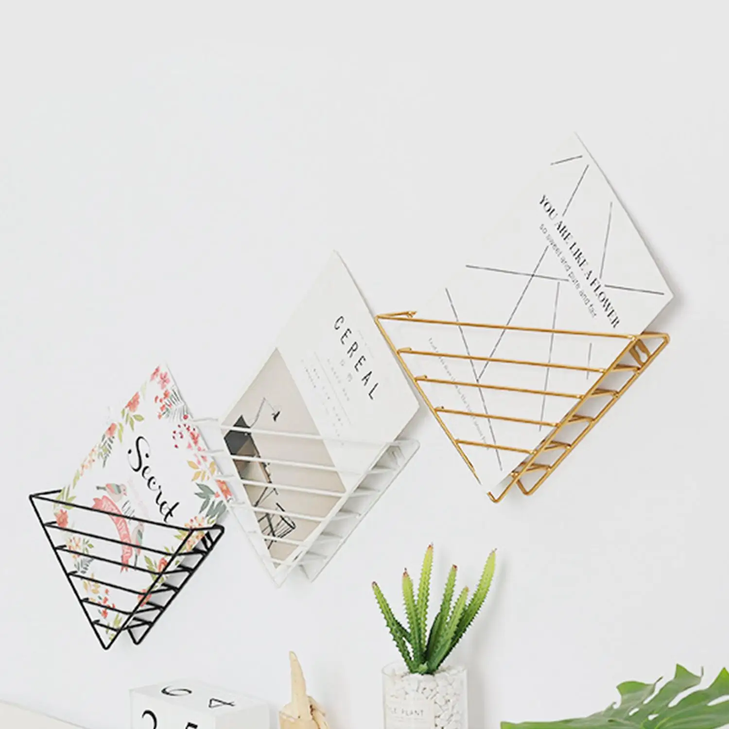 Simple wrought iron wall hanging bookshelf picture book storage rack Nordic wall bookshelfin