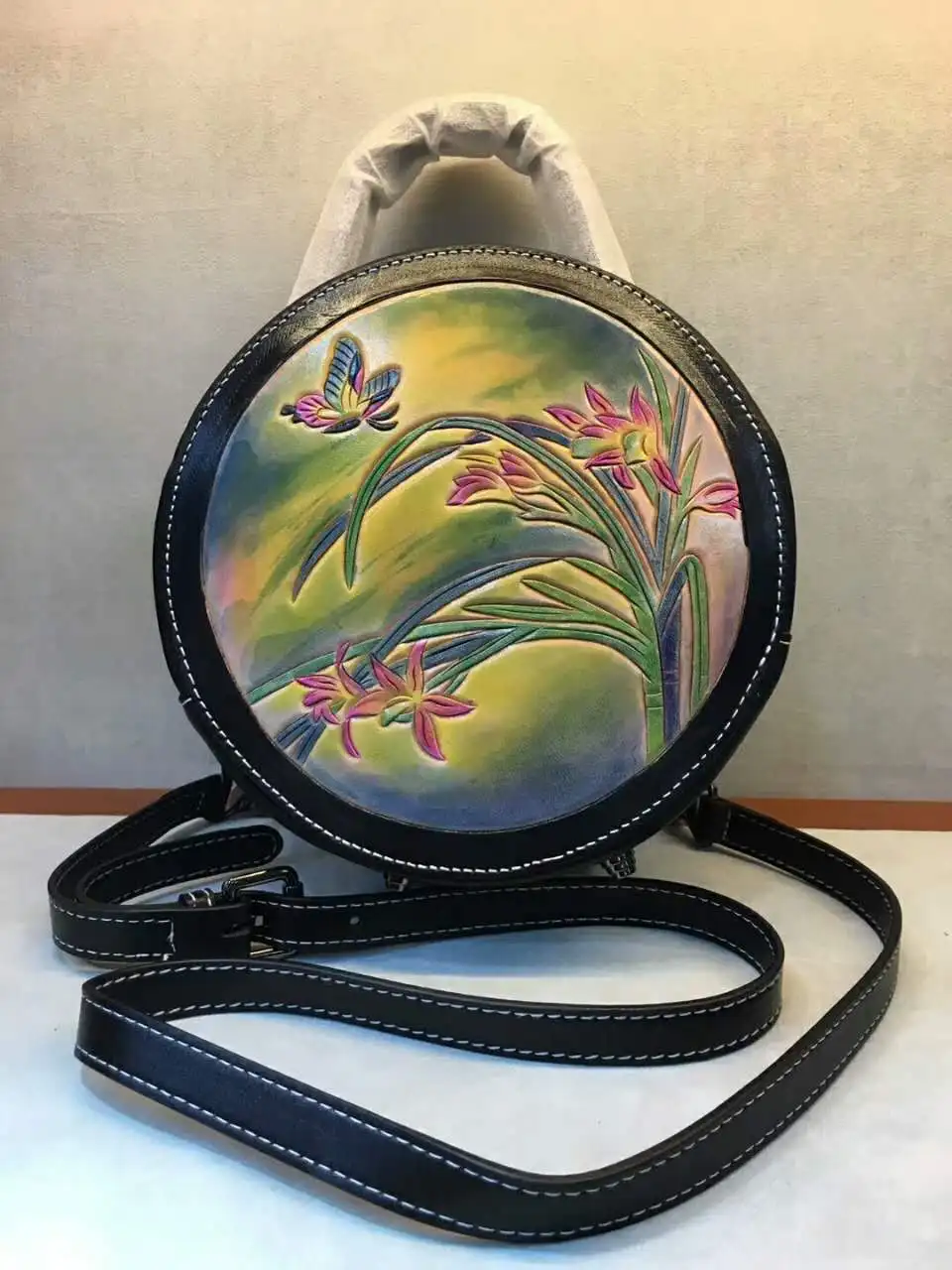 

New 2017 Women Fashion Round Bags Hand Carve Flower pattern Design Shoulder Bags High Quality genuine Leather Messenger Bags