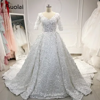 شراءفساتين زفاف فاخرة 2019 نصف كم دبي ثوب زفاف قطار طويل اللؤلؤ ثلاثية الأبعاد زهرة الدانتيل فستان زفاف Vestido De Noiva RW24