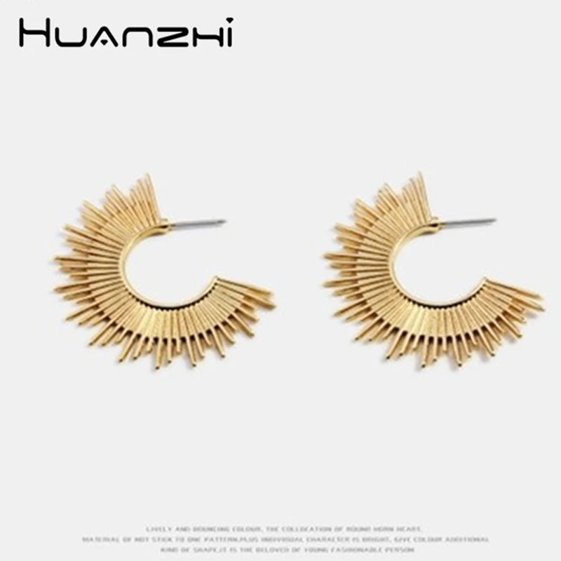 HUANZHI минималистский Китая по оптовым ценам Золотой образной ручкой геометрической формы сплав S925 сереьряные серьги гвоздики для женщин, женские туфли для отдыха и вечеринок на пляже