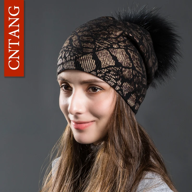 Goede CNTANG Vrouwen Winter Warm Hoeden Mode Bronzing Luipaard Hoeden Met Natuurlijke Pompom Bont Caps Vrouwelijke Gebreide Wol Hoed Wasbeer Mutsen