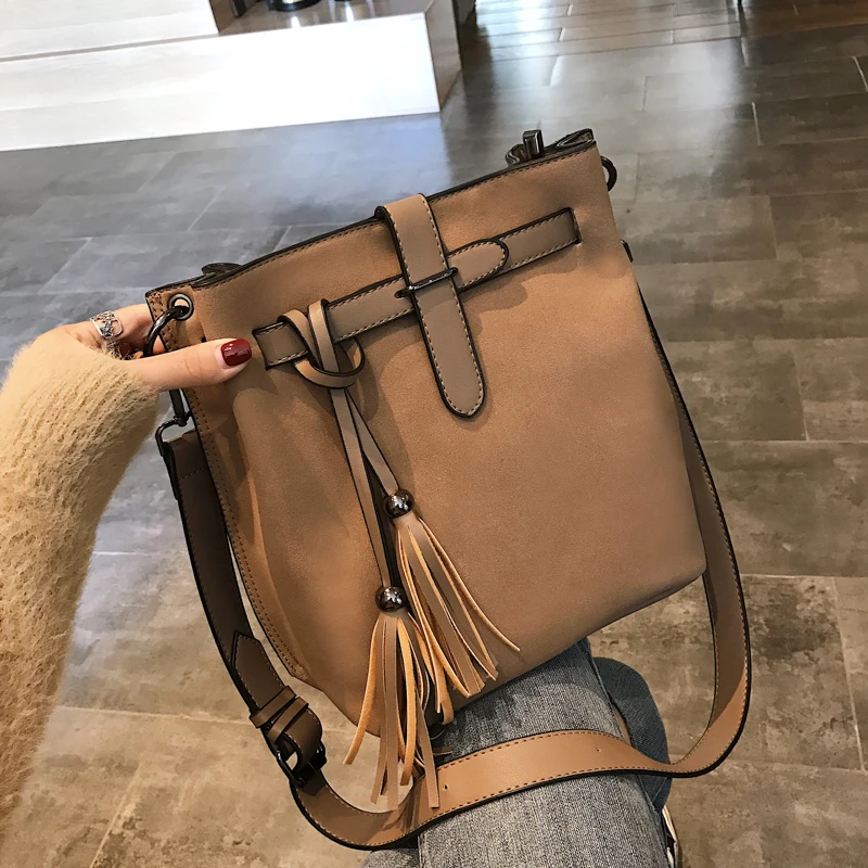 

2018 Vintage Women Messenger Bags Famous Designers PU Leather Handbags With Tassel Women Bags Shoulder Bag Casual Tote Bags