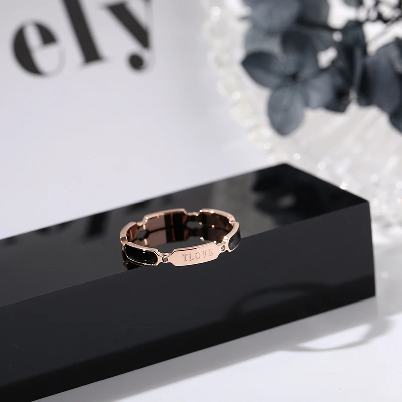 

YUN RUO 2019 New Fashion Black Letters Rings Open Ring Gold Color Woman Gift Party Titanium Steel Jewelry Top Quality Not Fade