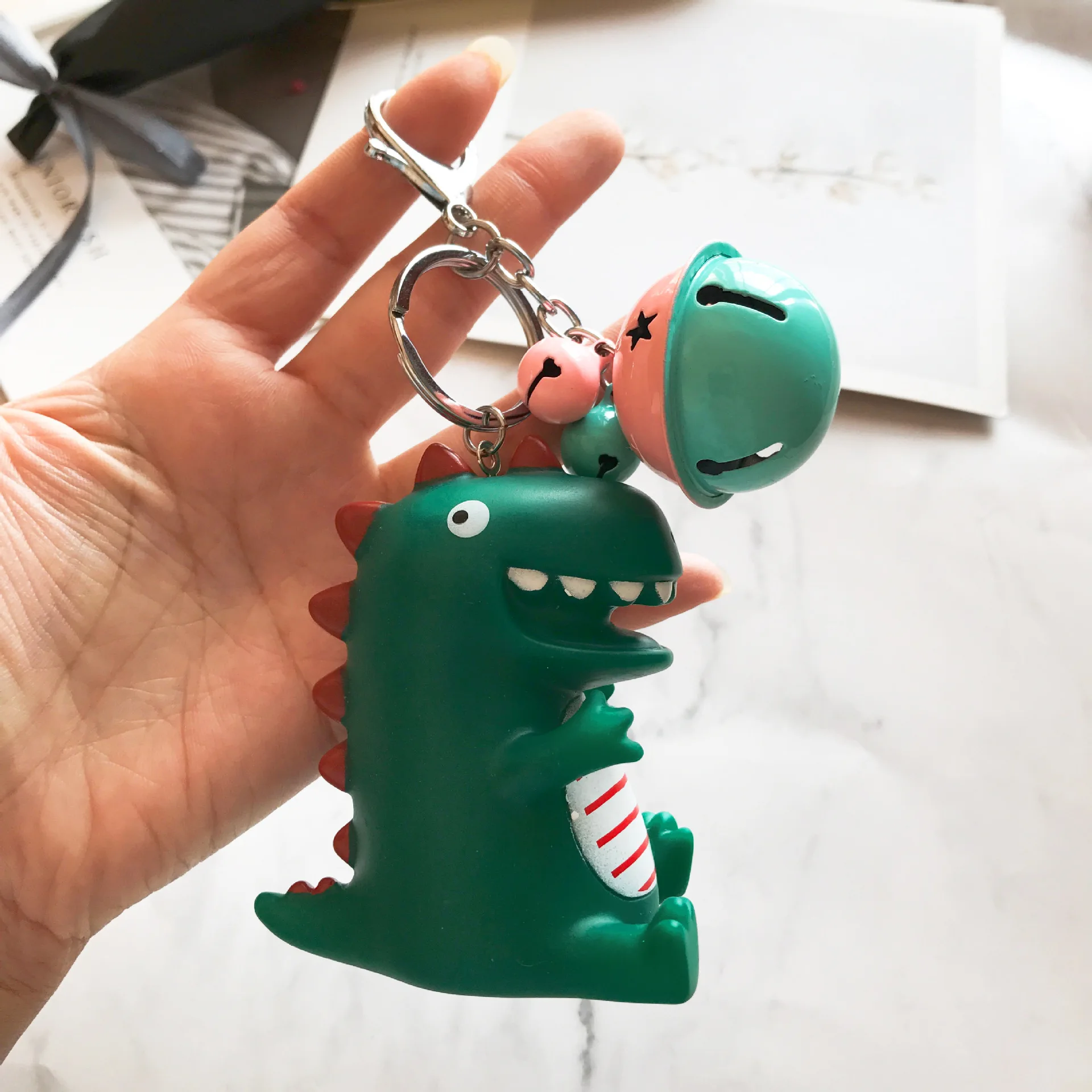 

Cartoon Animal Green Small Dinosaur Keychain Men Women PVC Key chain Pendant Jewelry Gift Cute Fun Novelty Metal Key ring