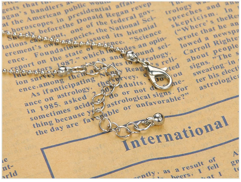 Crescent-pendants-Details_02