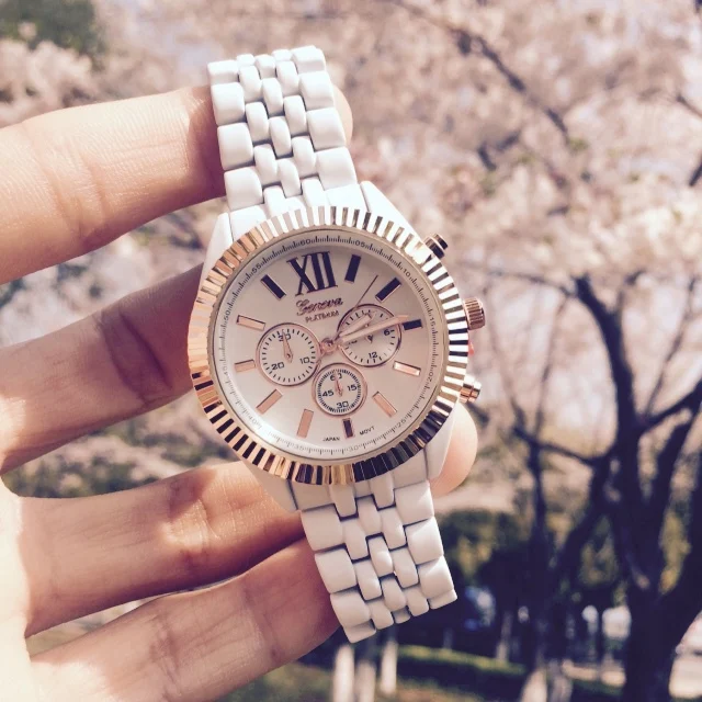 

Geneva Ladies Watch 2015 New Kerry Wing Watch, 6 Colors Japan Movement Textured Bezel Classy Matte Bracelet Watch