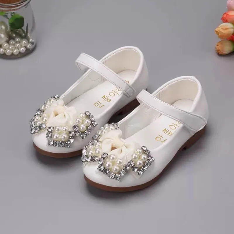 Обувь для маленьких девочек; детские туфли принцессы с мягкой подошвой, стразы, жемчугом и цветами; Детские тонкие туфли для девочек; chaussure fille; 1, 2, 3, 4-14 - Color: white