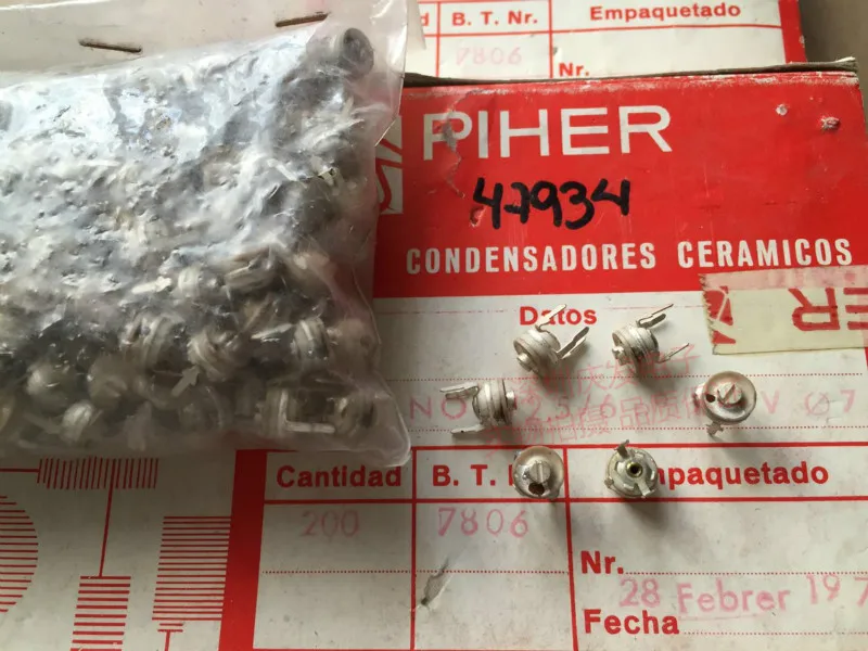 

Original new 100% Spain import 7MM variable capacitance trimming capacitor 2.5-6PF ceramic variable capacitor (Inductor)