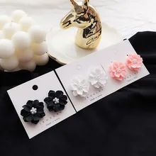 Новые модные белые черные розовые цветочные серьги в Корейском стиле, простые серьги для женщин, корейские ювелирные изделия