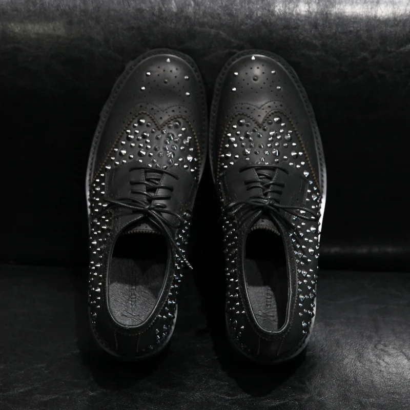 

New Products Male British Style Bullock Carve Vintage Shoes Rivets Men's Personality Lace UP shoes Genuine Leather Casual Shoes