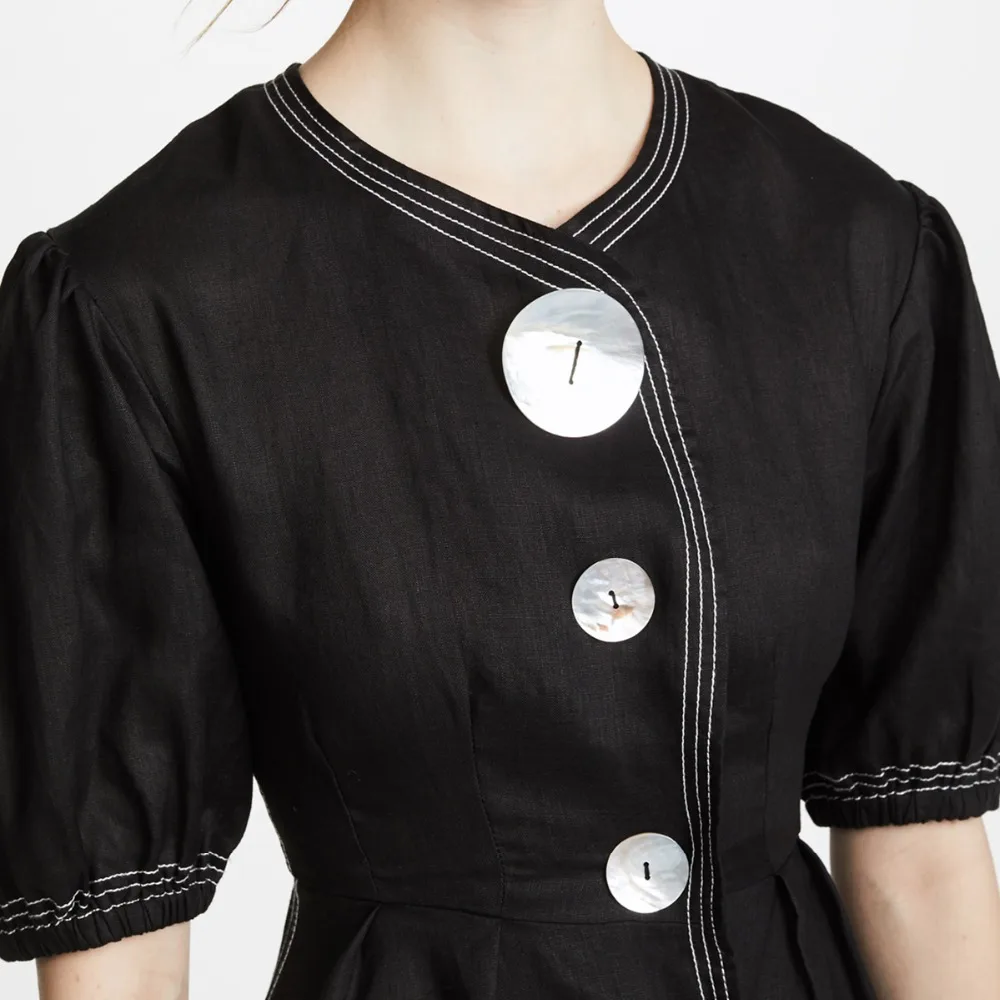 HDY Haoduoyi 2018 summer simple court style puff sleeve design exaggerated irregular button open line decorative dress