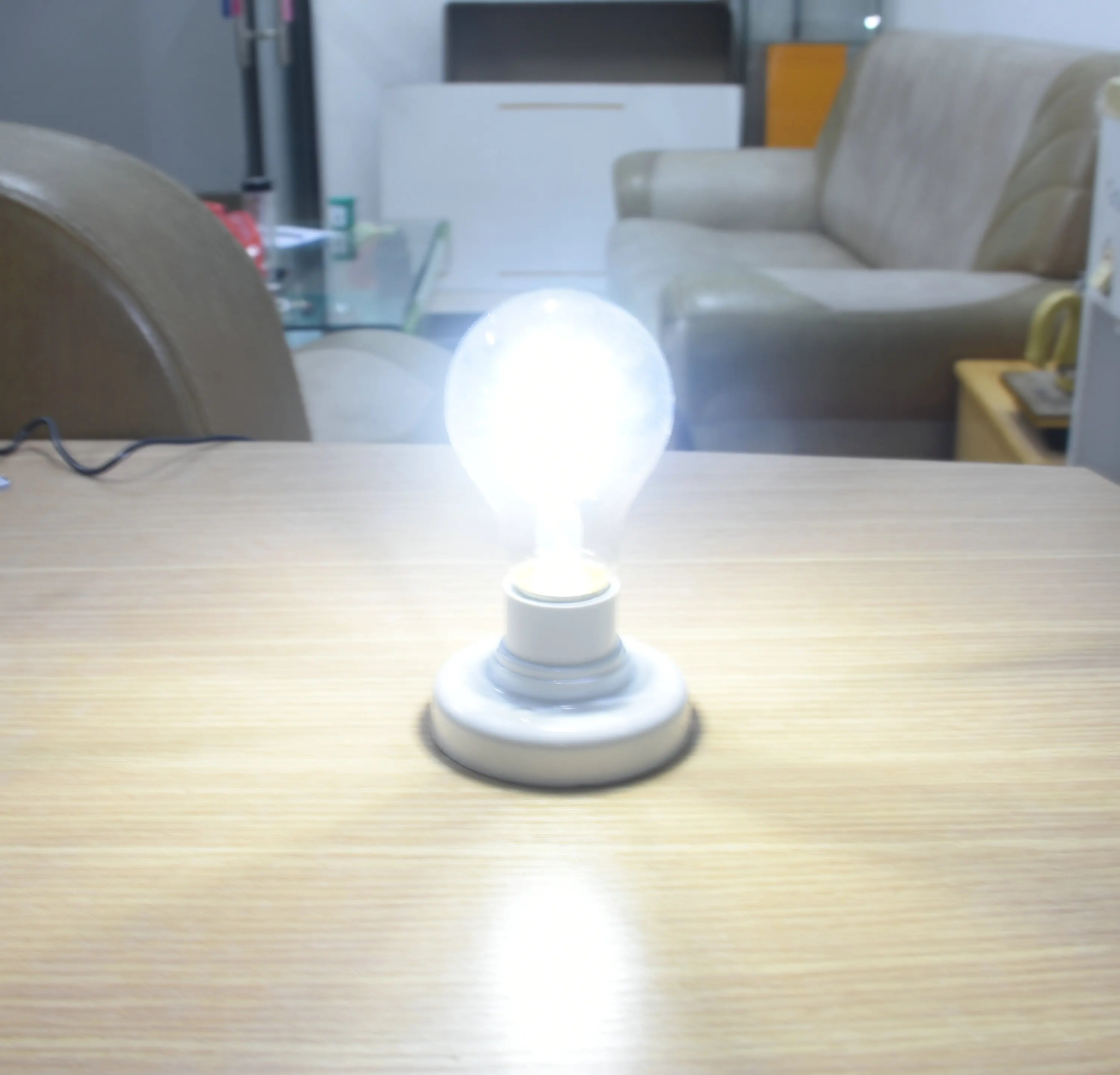 

Magic Desktop Long Distance Wireless Power Supply Lamp XKT801-33
