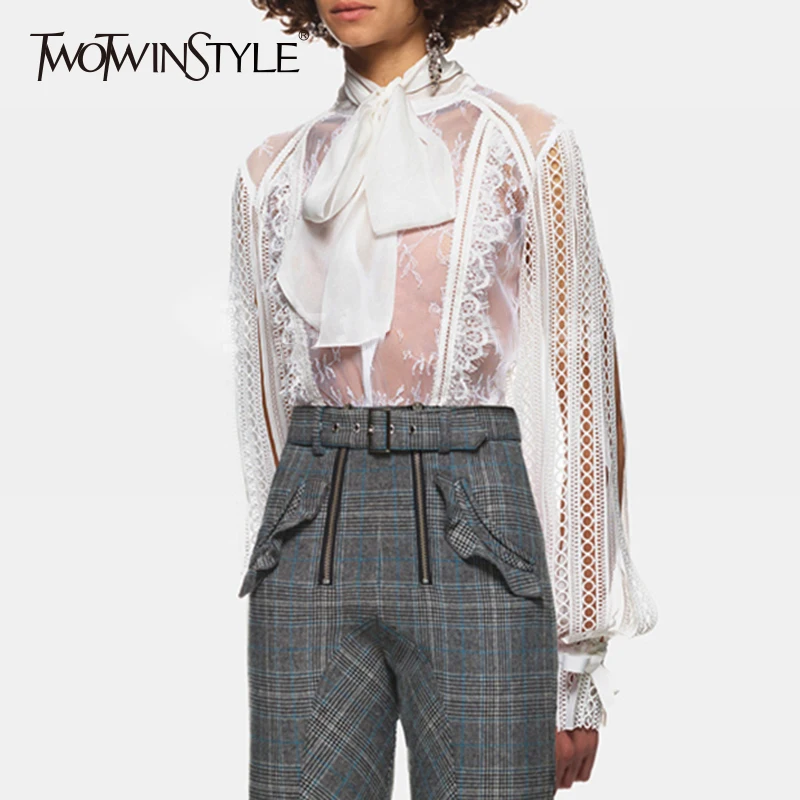 Achat TWOTWINSTYLE Sexy Dentelle Blouse Tops Femme Lacent Bowknot Lanterne Manches Creux Out Backless Femmes Chemise Automne Vêtements De Mode