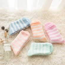 Женские полосатые носки; теплые зимние носки для сна; домашние Пушистые Носки-тапочки; бархатные теплые носки кораллового цвета; Рождественский подарок; Meias