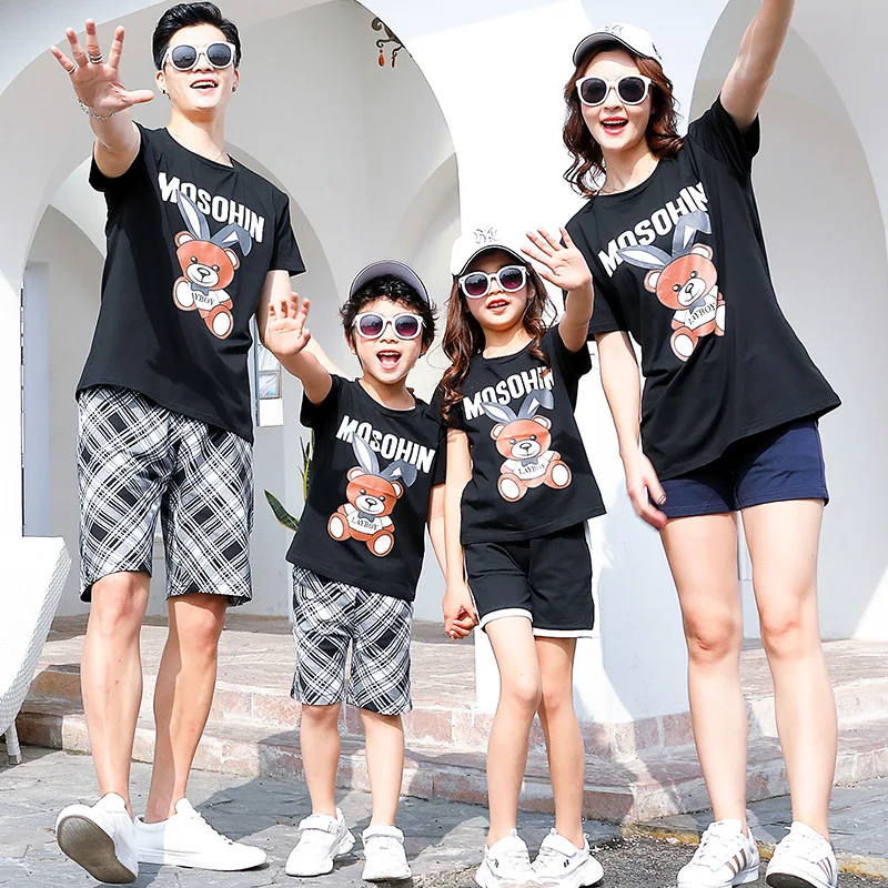 

New Summer Family outfits clothes Mother Daughter Father Son T shirt Kids boys Girls Tops Shirts Cotton family Set Cartoon