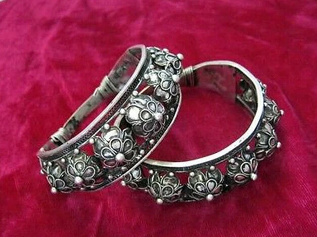 

2PC Wholesale cheap Vintage Style Handmade Miao Silver Big Wide mouth Bracelet SHIPPING fast