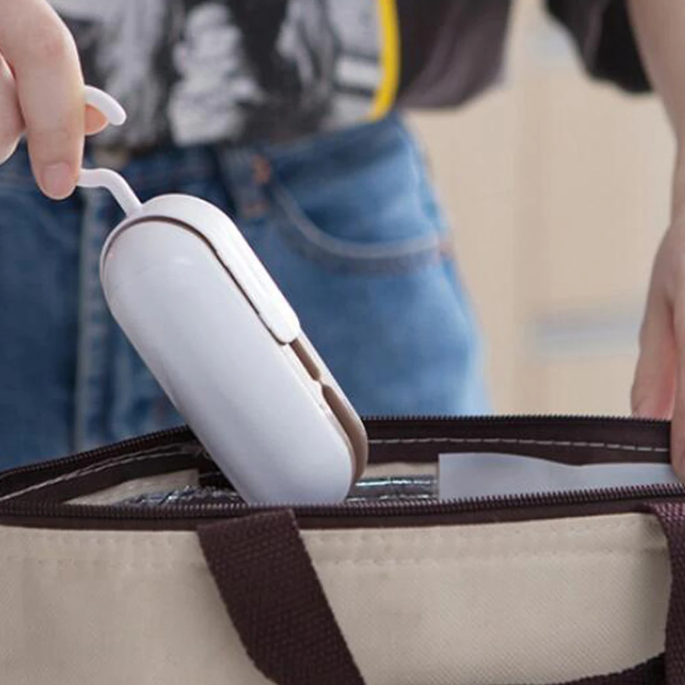 kitchen tools sealing machine Household Portable Sealer Mini Hand Press Zero Food Bag Sealer sealing machine Kitchen accessories (8)