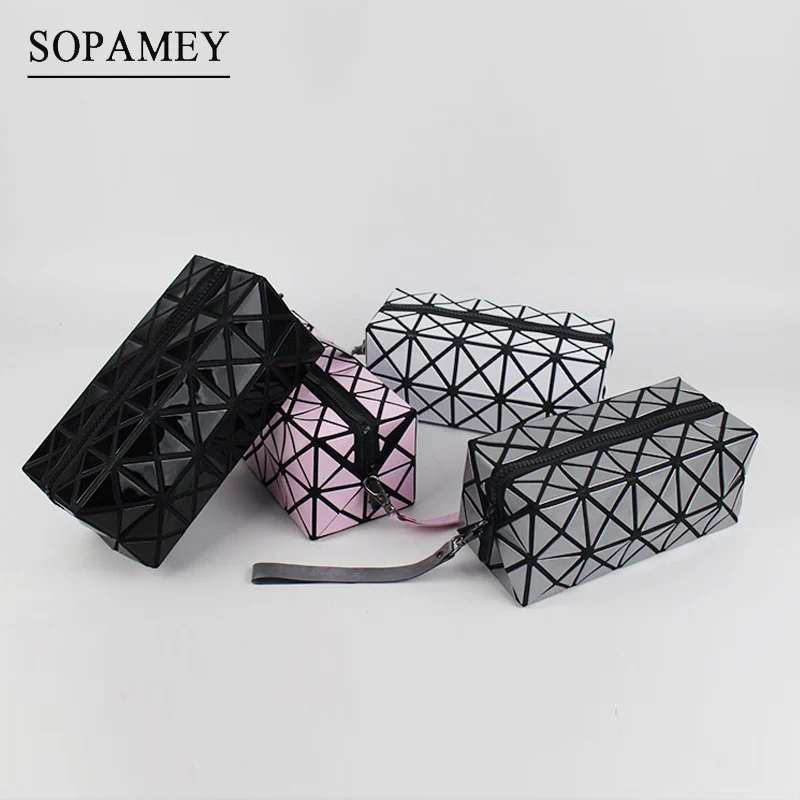 

2018 Fashion Bao Bag Women Geometric Zipper Cosmetic Bag Women Laser Makeup Bags Ladies Cosmetics Organizer Make Up Storage bags