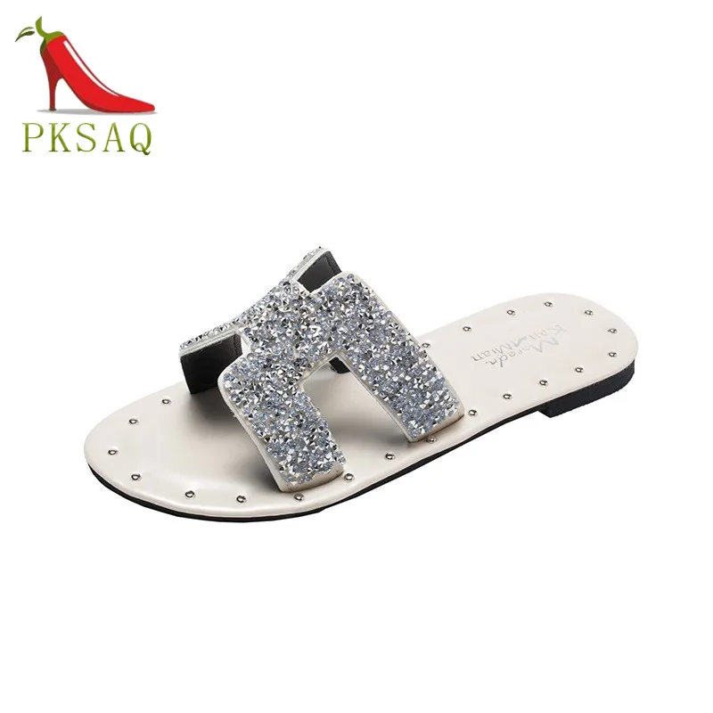 

2019 summer new female sandals retro flat with female sandals sequins word sandals outside wearing beach shoes chanclas mujer