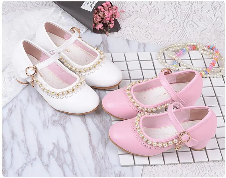 Детские элегантные детские сандалии для принцессы; свадебные туфли из искусственной кожи для девочек; вечерние туфли на высоком каблуке с бисером для девочек; цвет розовый, белый