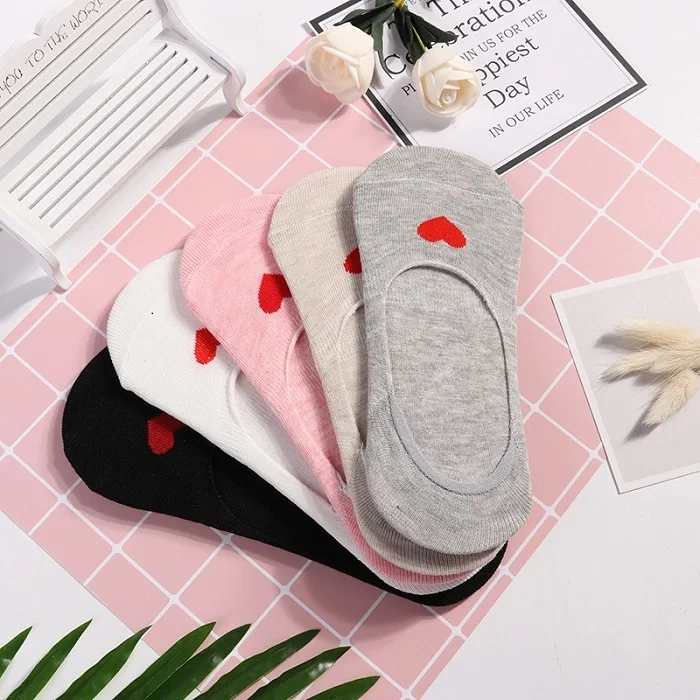 5 пар/лот; 5 цветов; сезон весна-лето; модные удобные короткие носки-башмачки до лодыжки; женские дышащие мягкие трикотажные хлопковые носки с сердечками