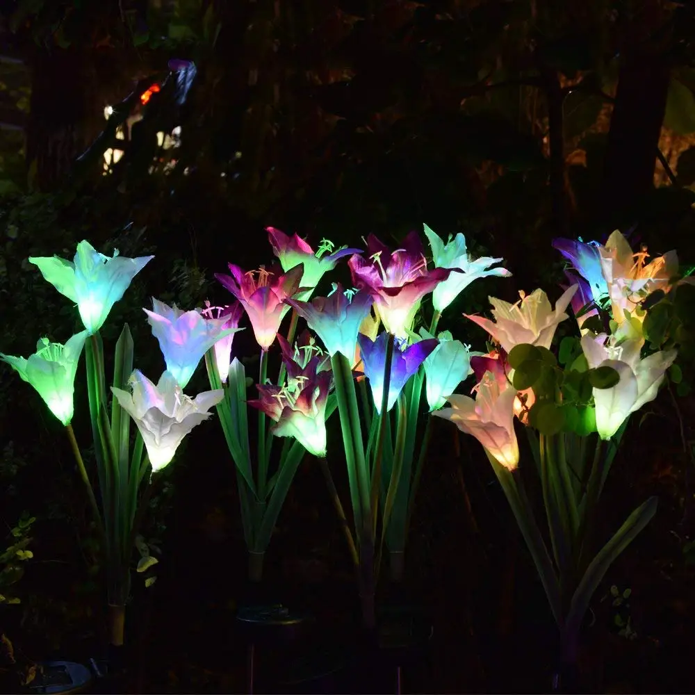 Solar ao ar Luzes de Jardim Movidos a Energia Flor de Lírio Multi-mudança da Cor do Diodo Emissor de Luz Luzes da Estaca Solar com 8 Livre Jogo-pacote Luzes Solar 2 7 8 2 Flor de Lírio, multi-Mudança da
